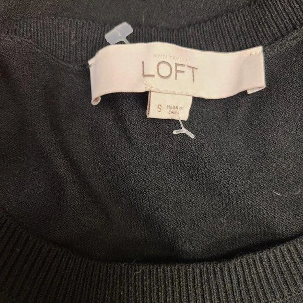 Black Ruffle bottom LOFT top Sz S - Picture 3 of 4